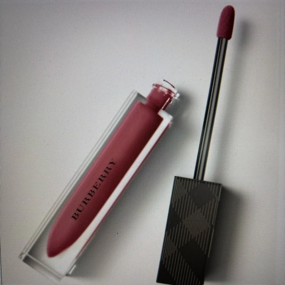 Rich Berry Burberry liquid lip Velvet NIB